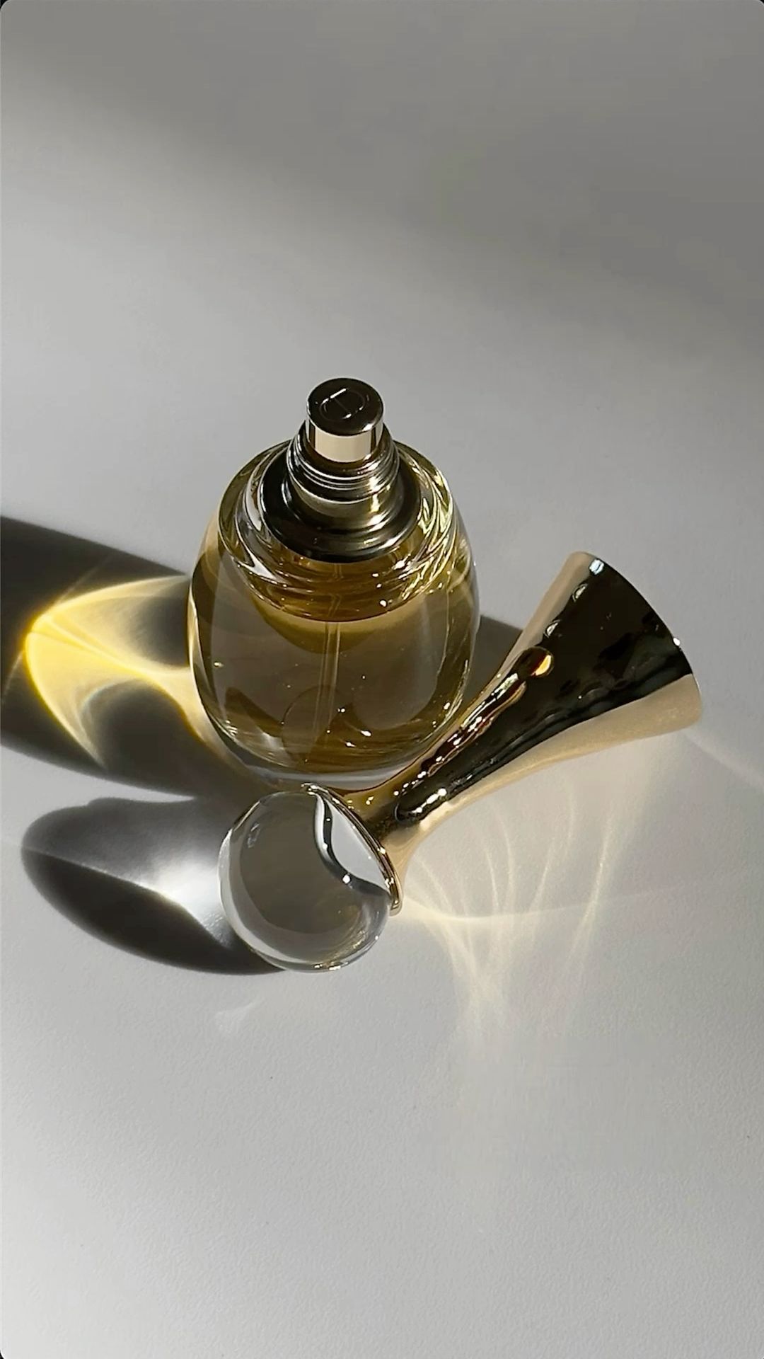 عطر ادکلن زنانه جادور دیور حجم 100 میلی لیتر