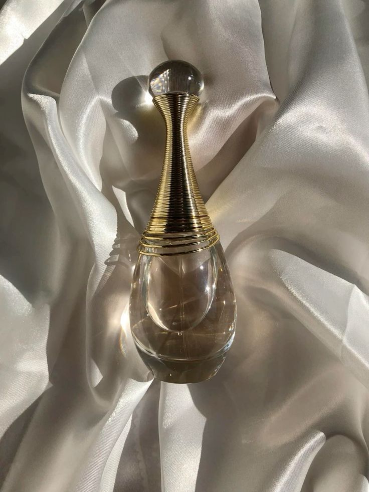 عطر ادکلن زنانه جادور دیور حجم 100 میلی لیتر