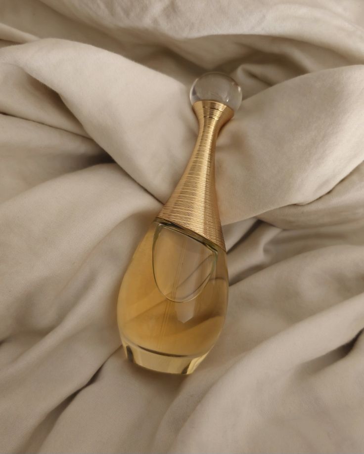 عطر ادکلن زنانه جادور دیور حجم 100 میلی لیتر