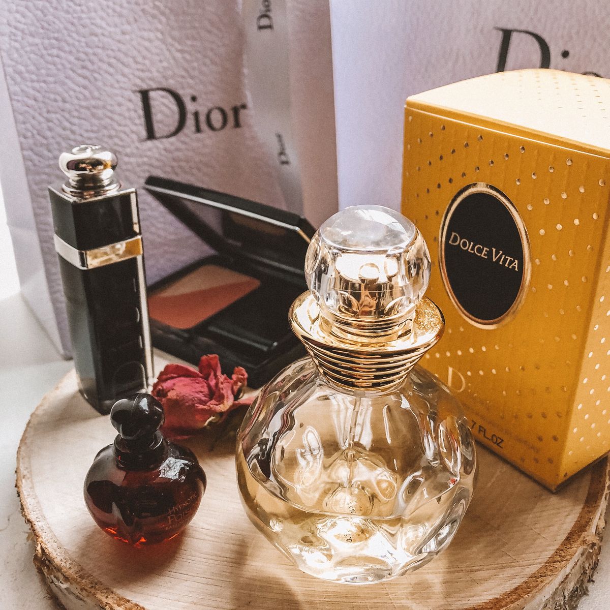 عطر ادکلن زنانه دیور دلچه ویتا حجم 100 میلی لیتر