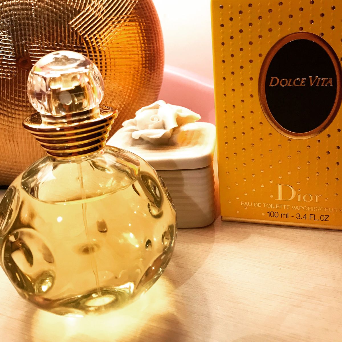 عطر ادکلن زنانه دیور دلچه ویتا حجم 100 میلی لیتر