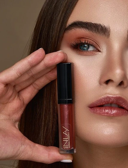 رژ لب مایع دارای اکلیل این لی