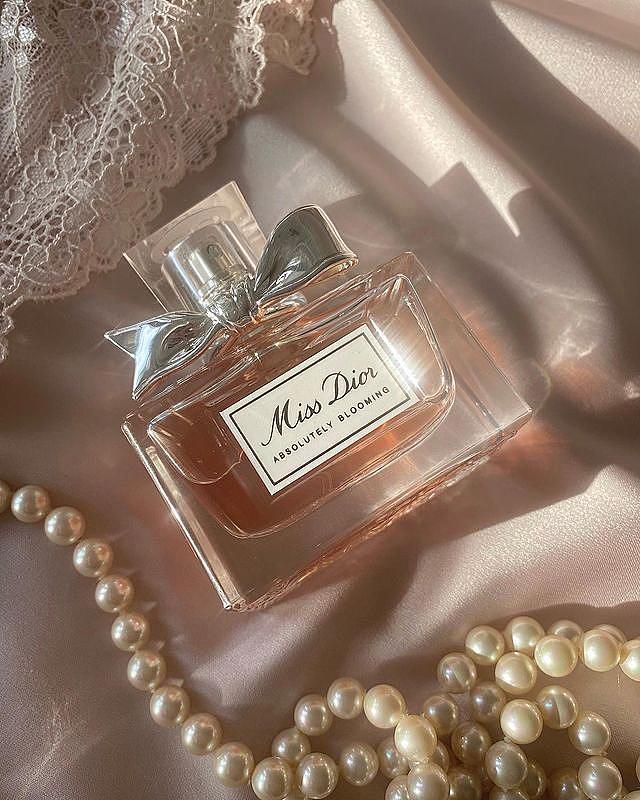 عطر زنانه میس دیور ابسلوتلی بلومینگ حجم 50 میلی لیتر