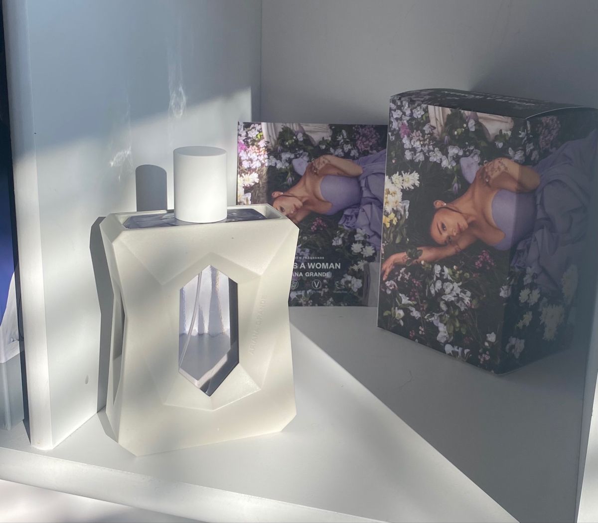 عطر ادکلن آریانا گرند گاد ایز ا وومن زنانه حجم 100 میلی لیتر 