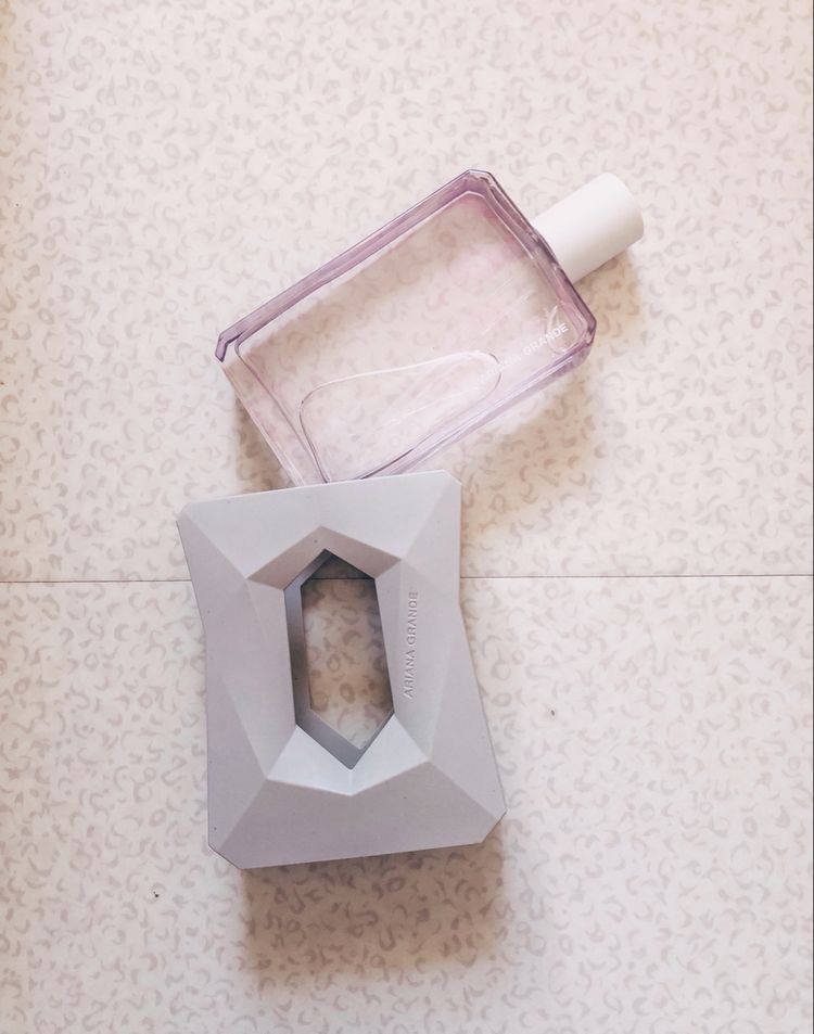 عطر ادکلن آریانا گرند گاد ایز ا وومن زنانه حجم 100 میلی لیتر 