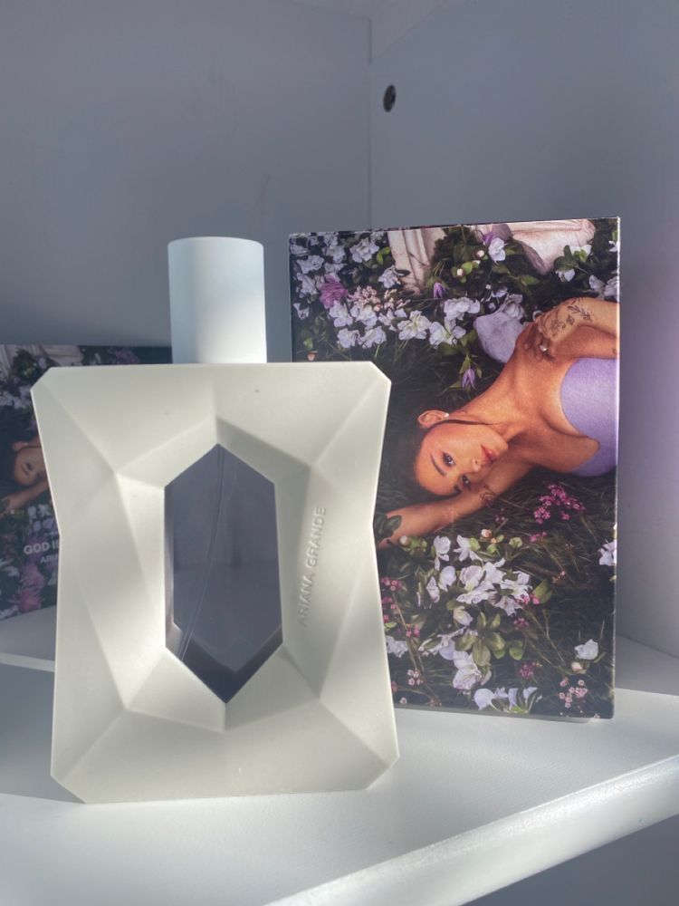 عطر ادکلن آریانا گرند گاد ایز ا وومن زنانه حجم 100 میلی لیتر 