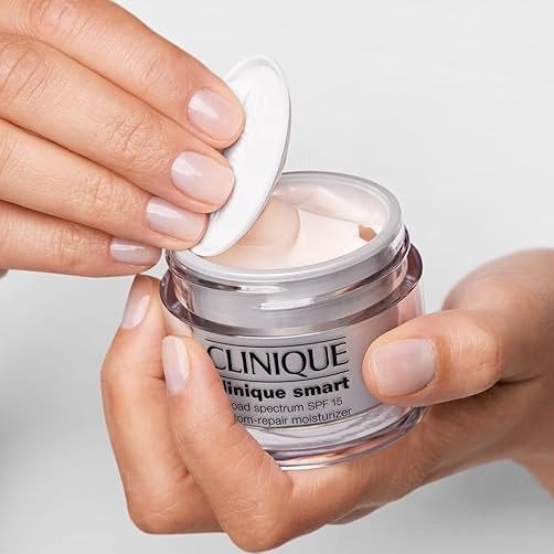 کرم روز آبرسان اسمارت پوست چرب کلینیک