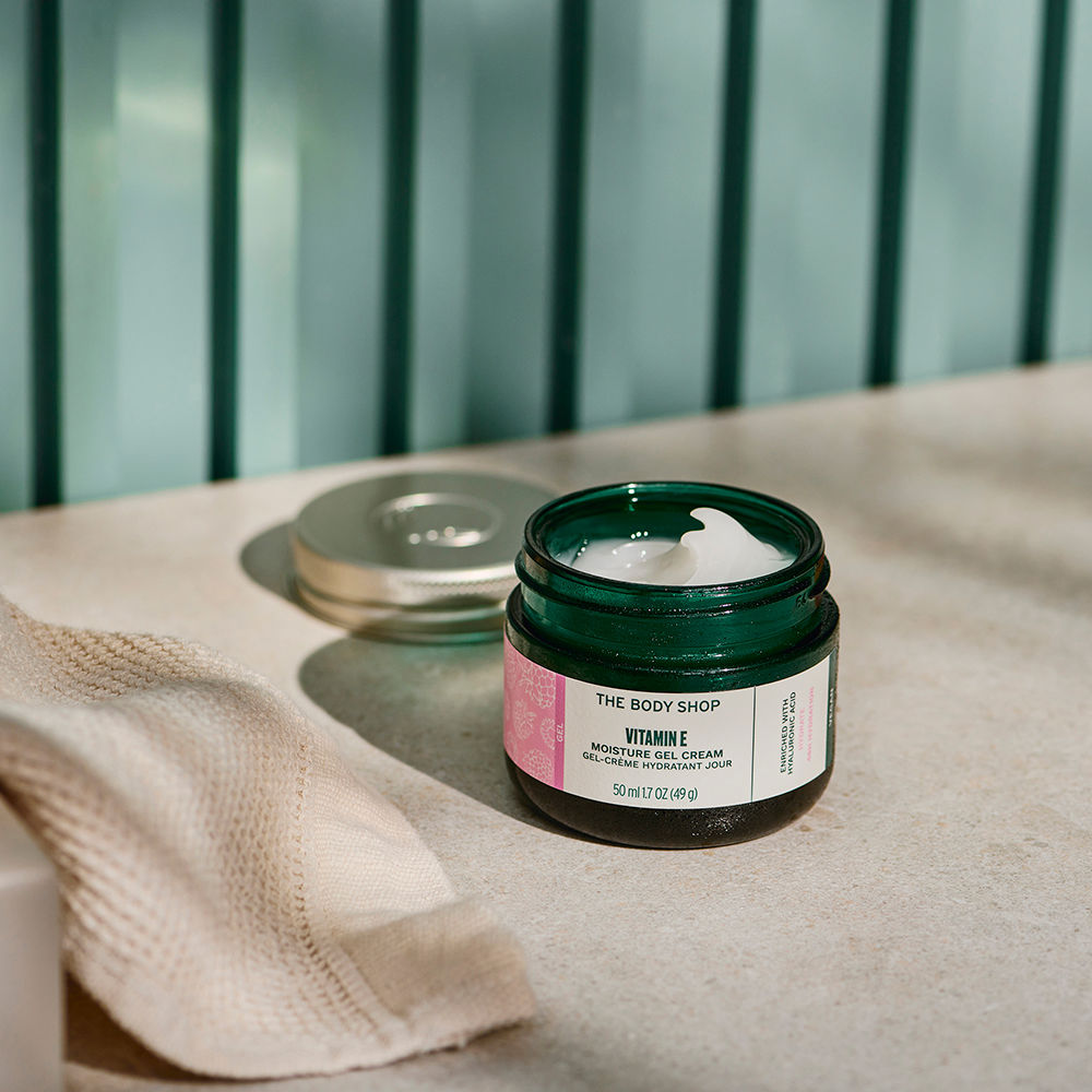 کرم روز ویتامین ای انواع پوست بادی شاپ