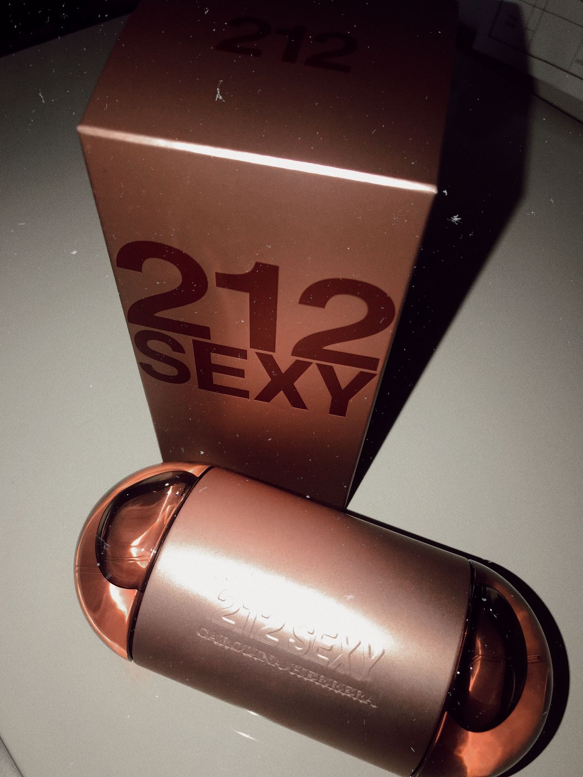 عطر زنانه سکسی 212 کارولینا هررا حجم 100 میلی لیتر