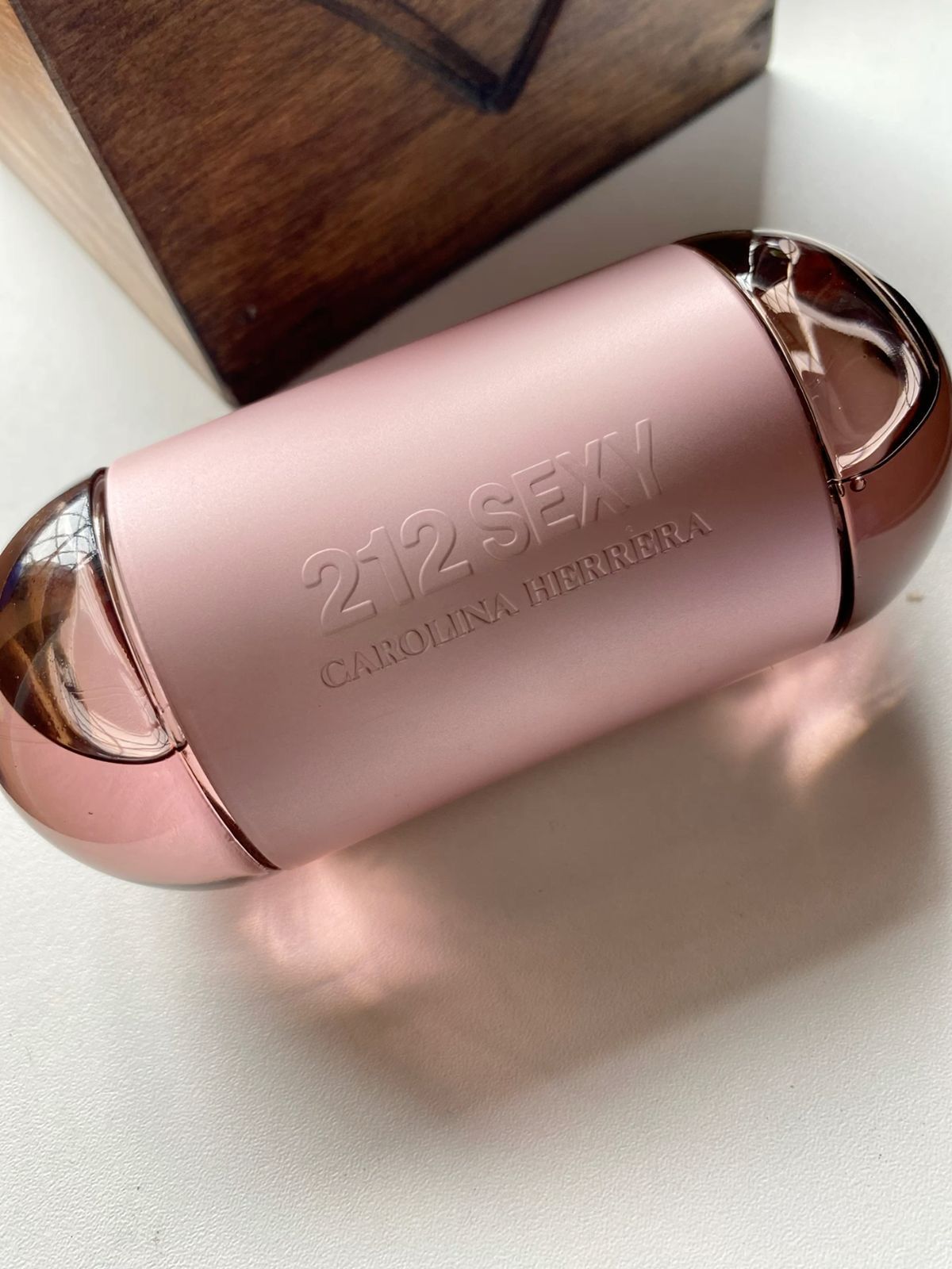 عطر زنانه سکسی 212 کارولینا هررا حجم 100 میلی لیتر