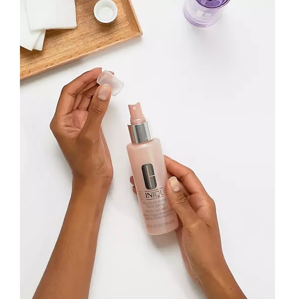 اسپری آبرسان انواع پوست کلینیک