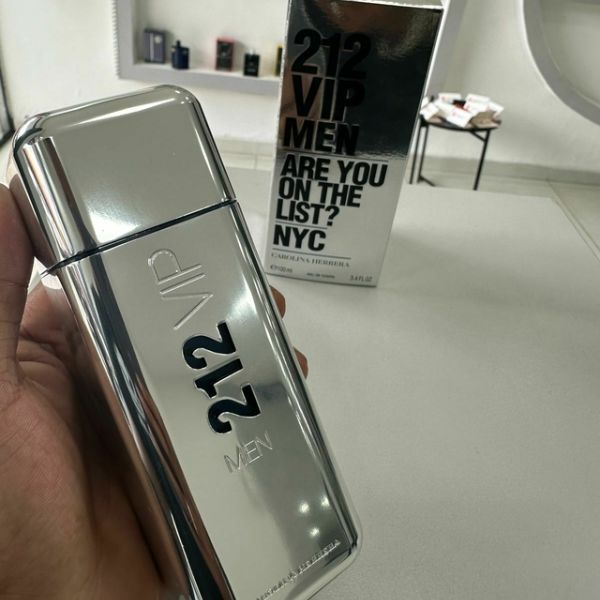 ادکلن مردانه کارولینا هررا وی ای پی من 212 حجم 100 میلی لیتر