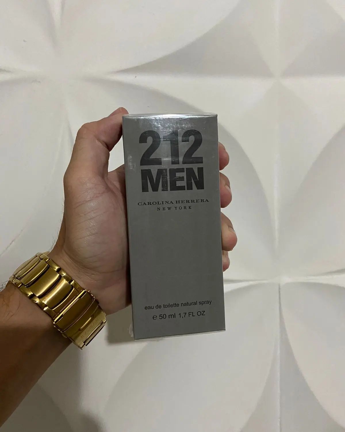 ادکلن مردانه کارولینا هررا 212 من حجم 100 میلی لیتر