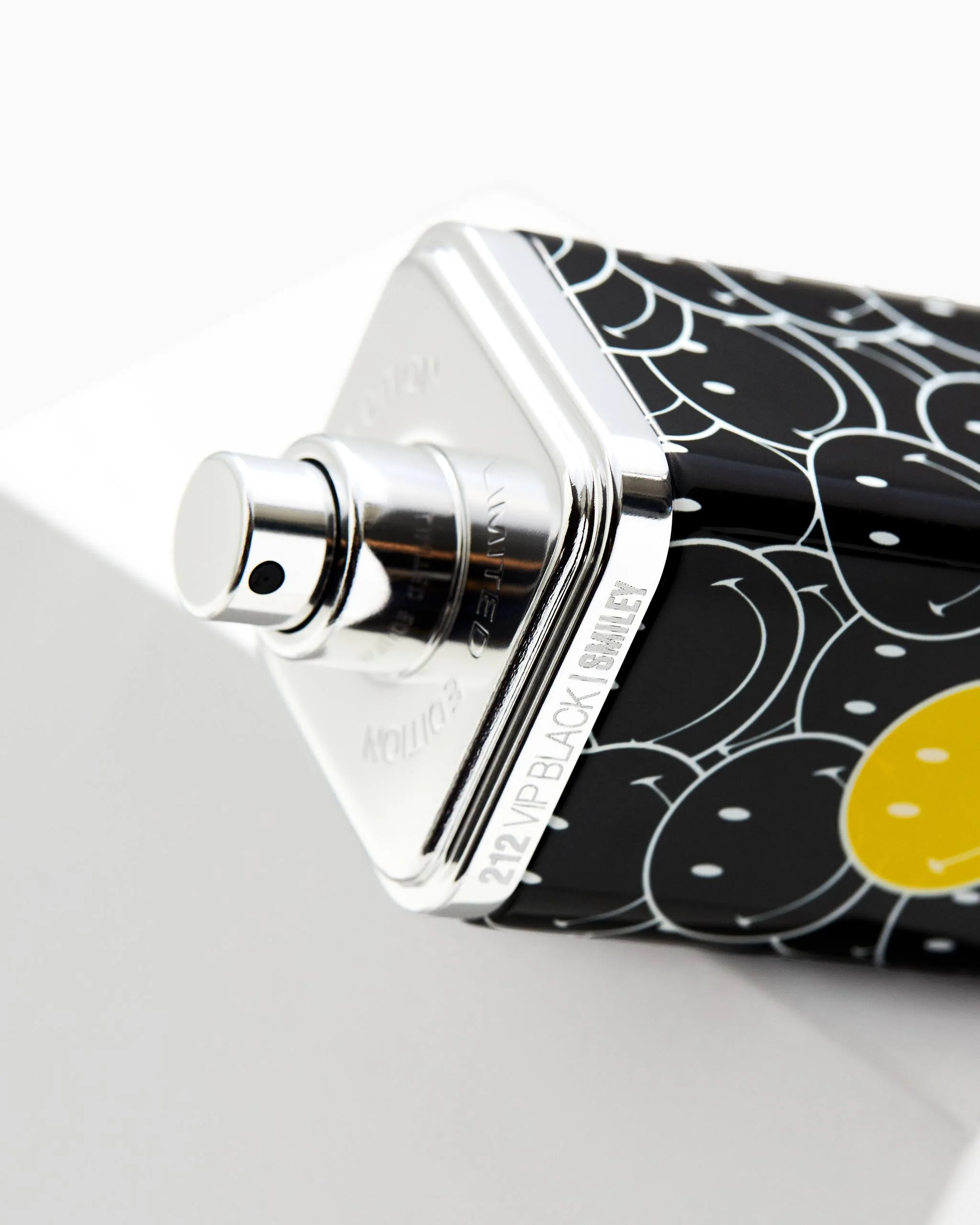 ادکلن مردانه کارولینا هررا وی آی پی بلک اسمایلی حجم 100 میلی لیتر