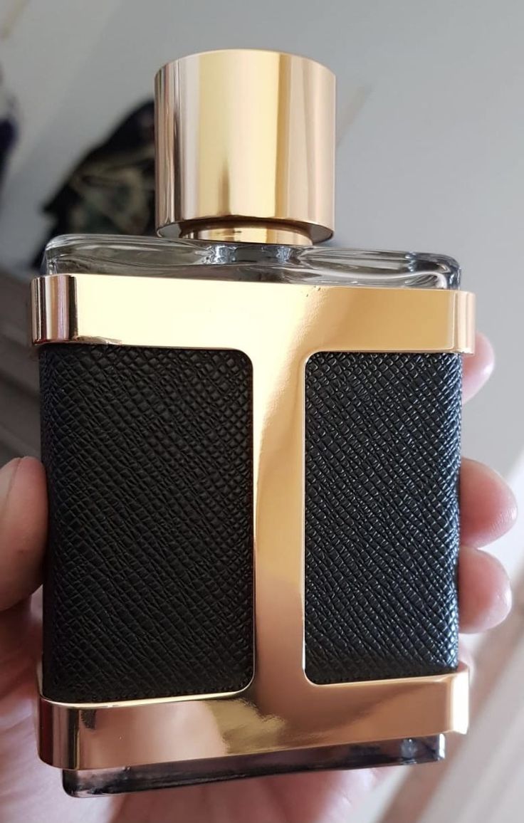 ادکلن مردانه کارولینا هررا سی اچ من لیمتد ادیشن حجم 100 میلی لیتر