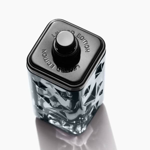 ادکلن مردانه کارولینا هررا 212 وی ای پی بلک ان وای رودیو حجم 100 میلی لیتر