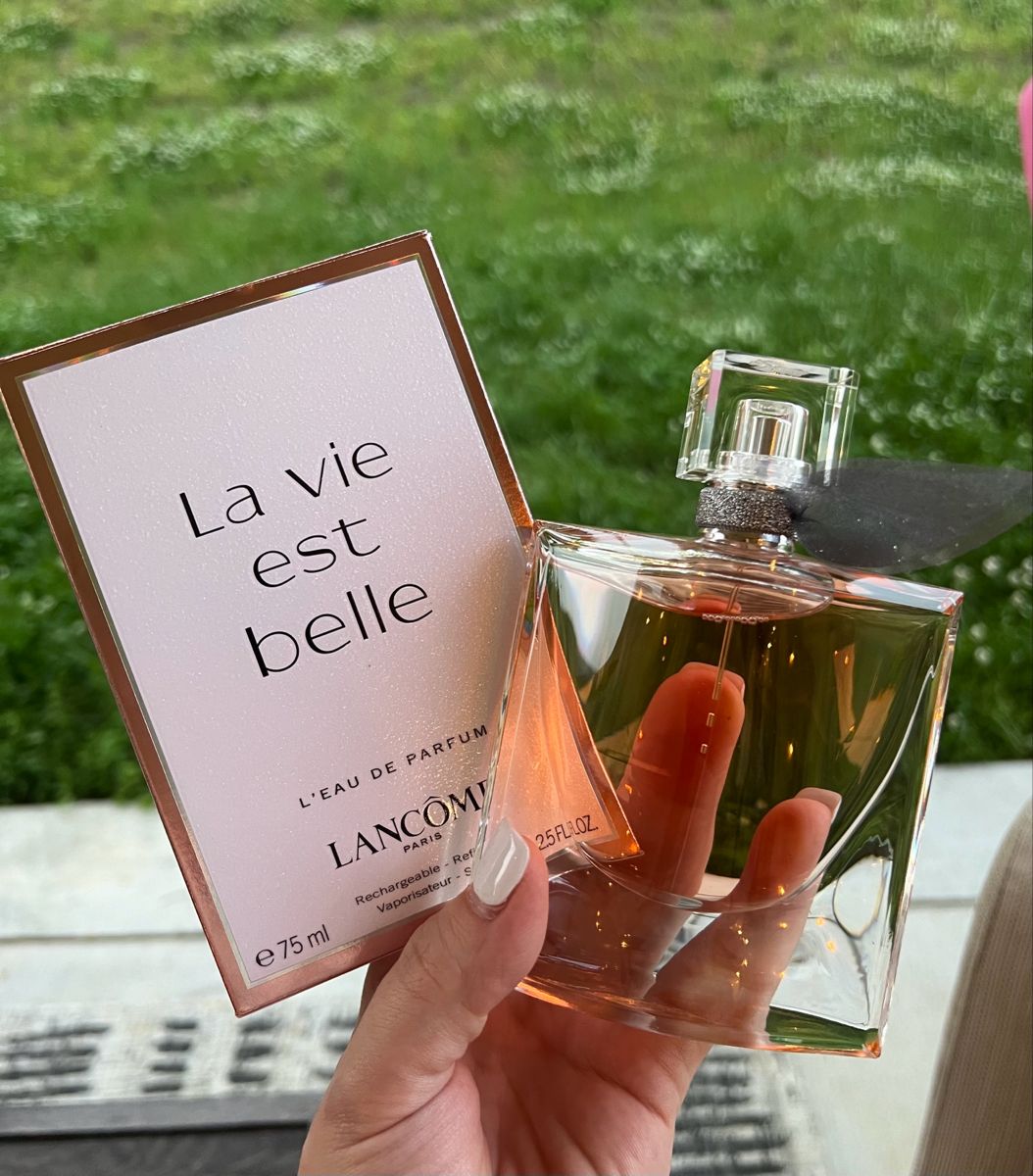 عطر زنانه لانکوم لا ویه است بله حجم 100 میلی لیتر