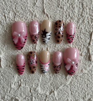 ست ناخن فرنچ طرح زبرا و پاپیون برجسته